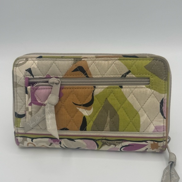 Vera Bradley Vintage Portabello Road Multicolor Floral Quilted Wallet - Picture 2 of 7